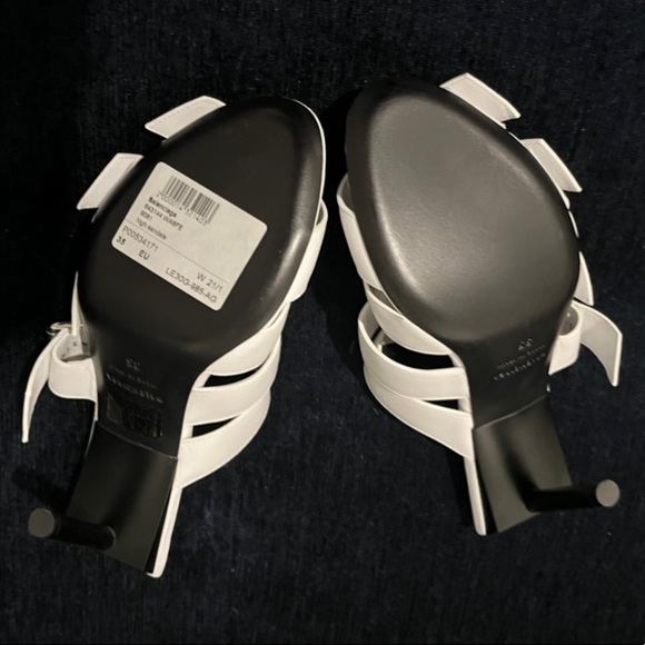 New edgy Balenciaga white leather sandals with straps with silver metal buckles. - Picture 6 of 8